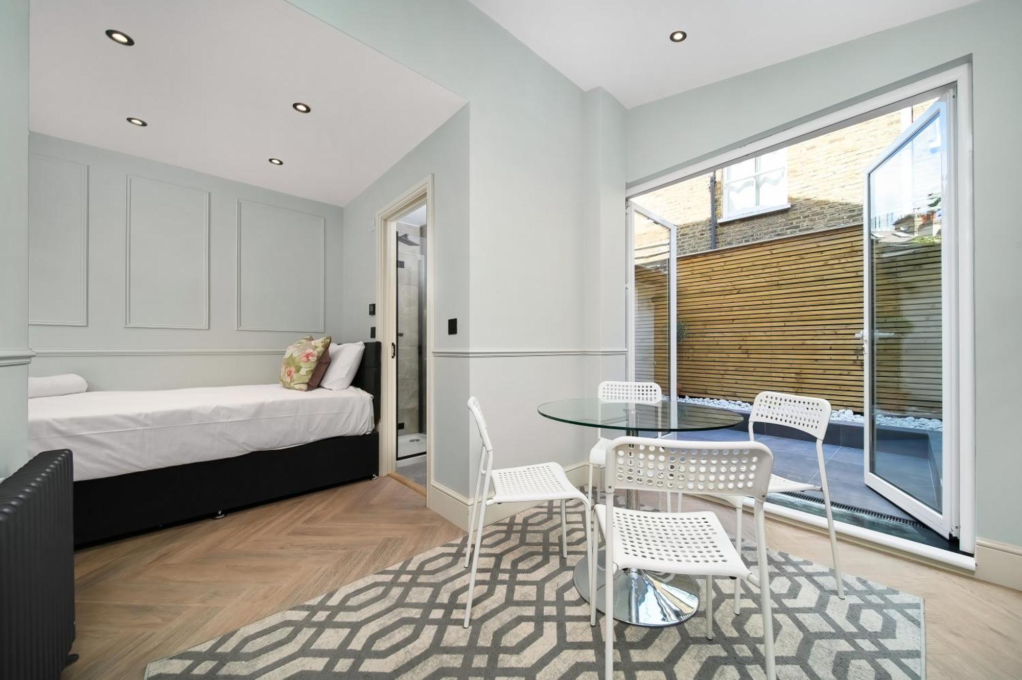 Nine Elms Modern Apartment London