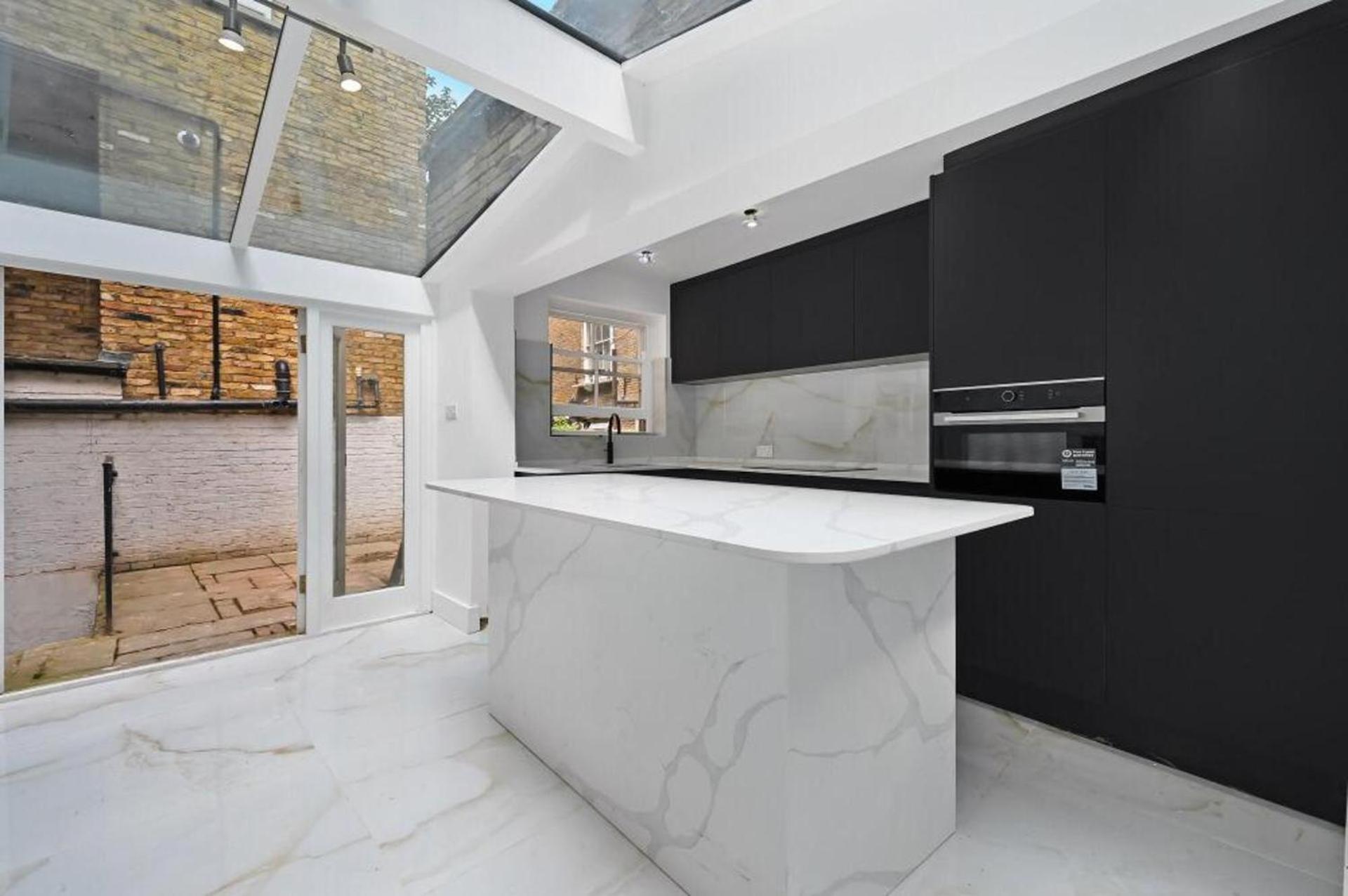 Apartment Chic With 2 Bedrooms *
