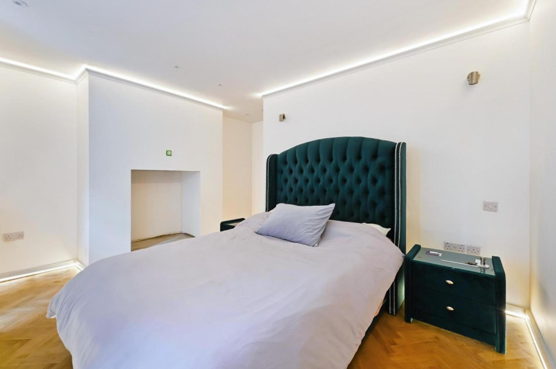 Chic With 2 Bedrooms Apartment London