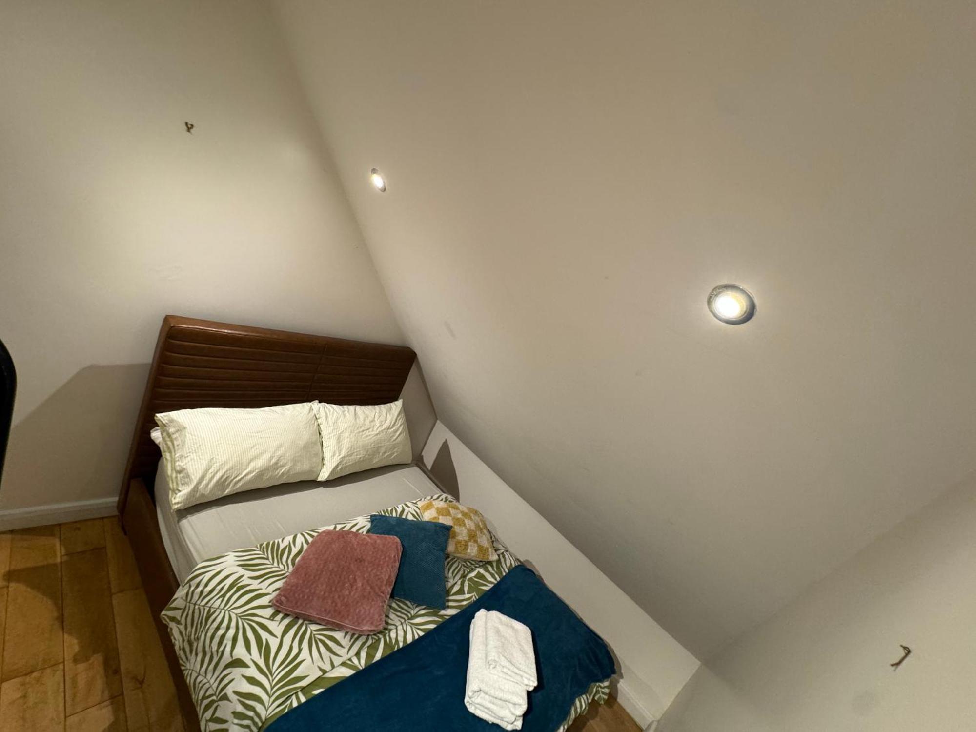 Cozy Rooms Near Central London Guest house London