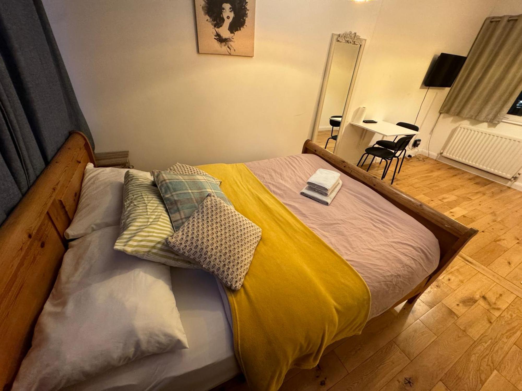 Cozy Rooms Near Central London Guest house London
