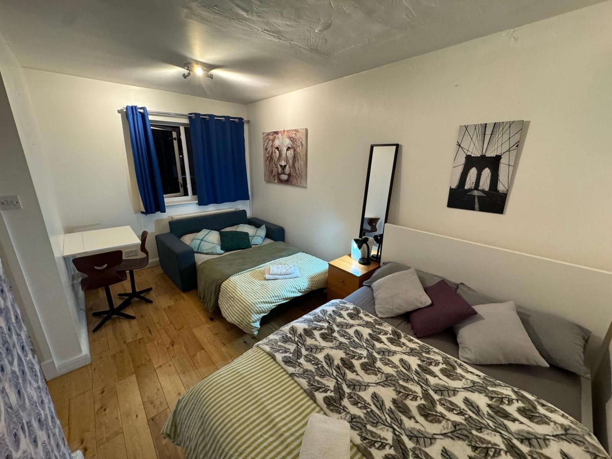 Cozy Rooms Near Central London Guest house