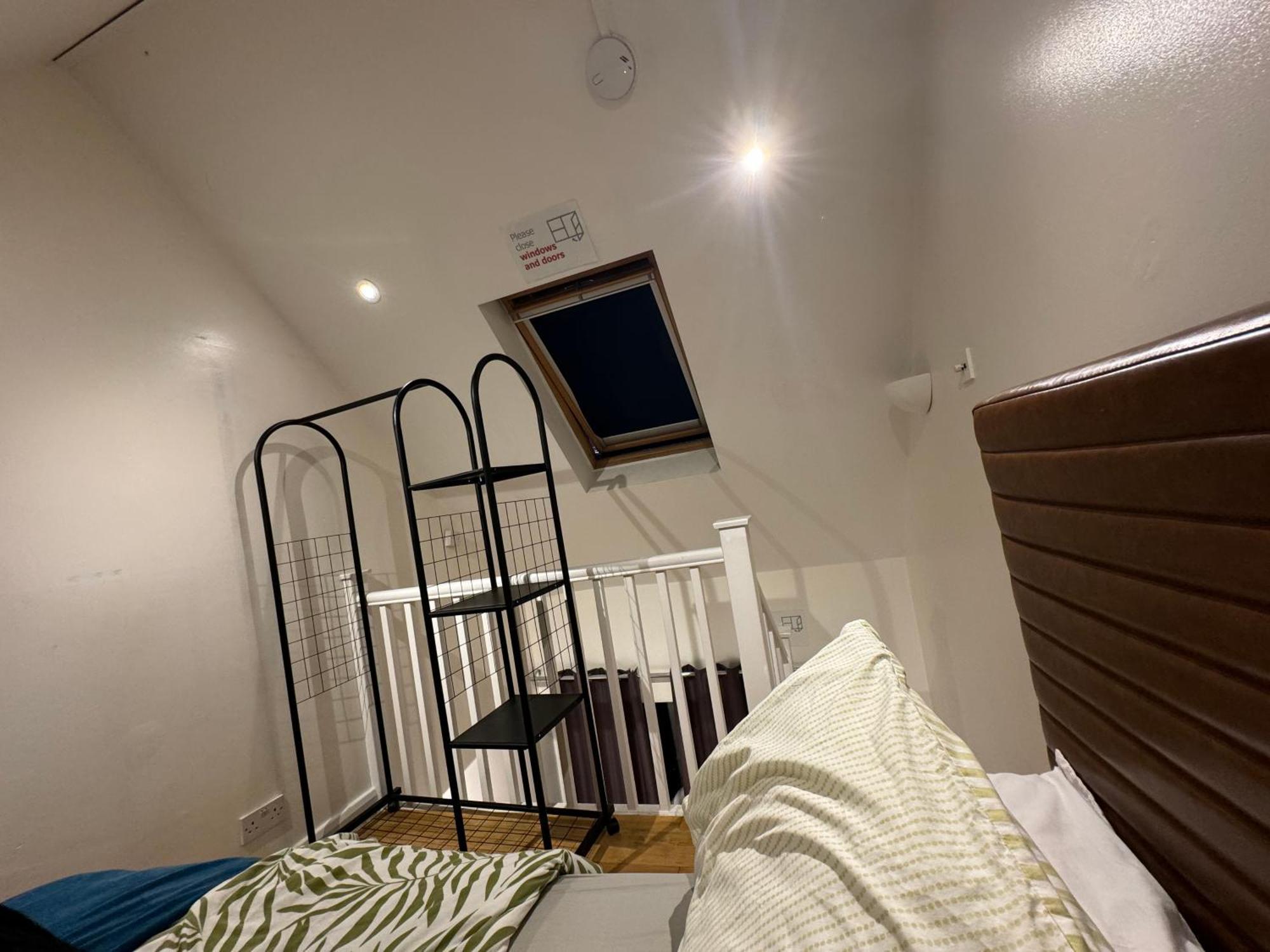 Cozy Rooms Near Central London Guest house London