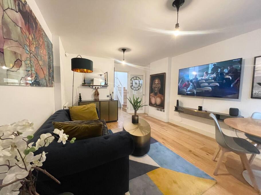 Immaculate Covent Garden Apartment London