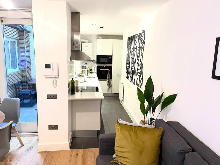 Immaculate Covent Garden Apartment London
