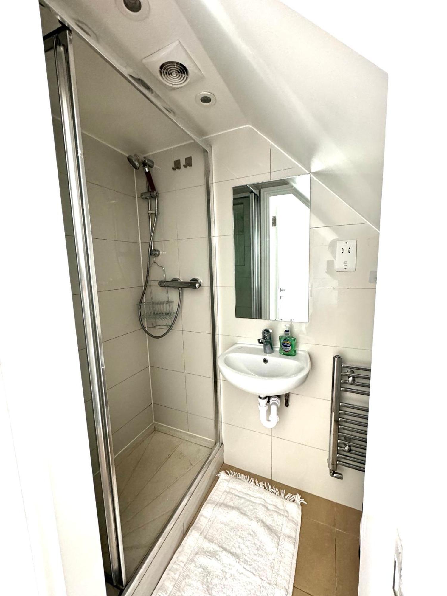 Hollycroft Apartment