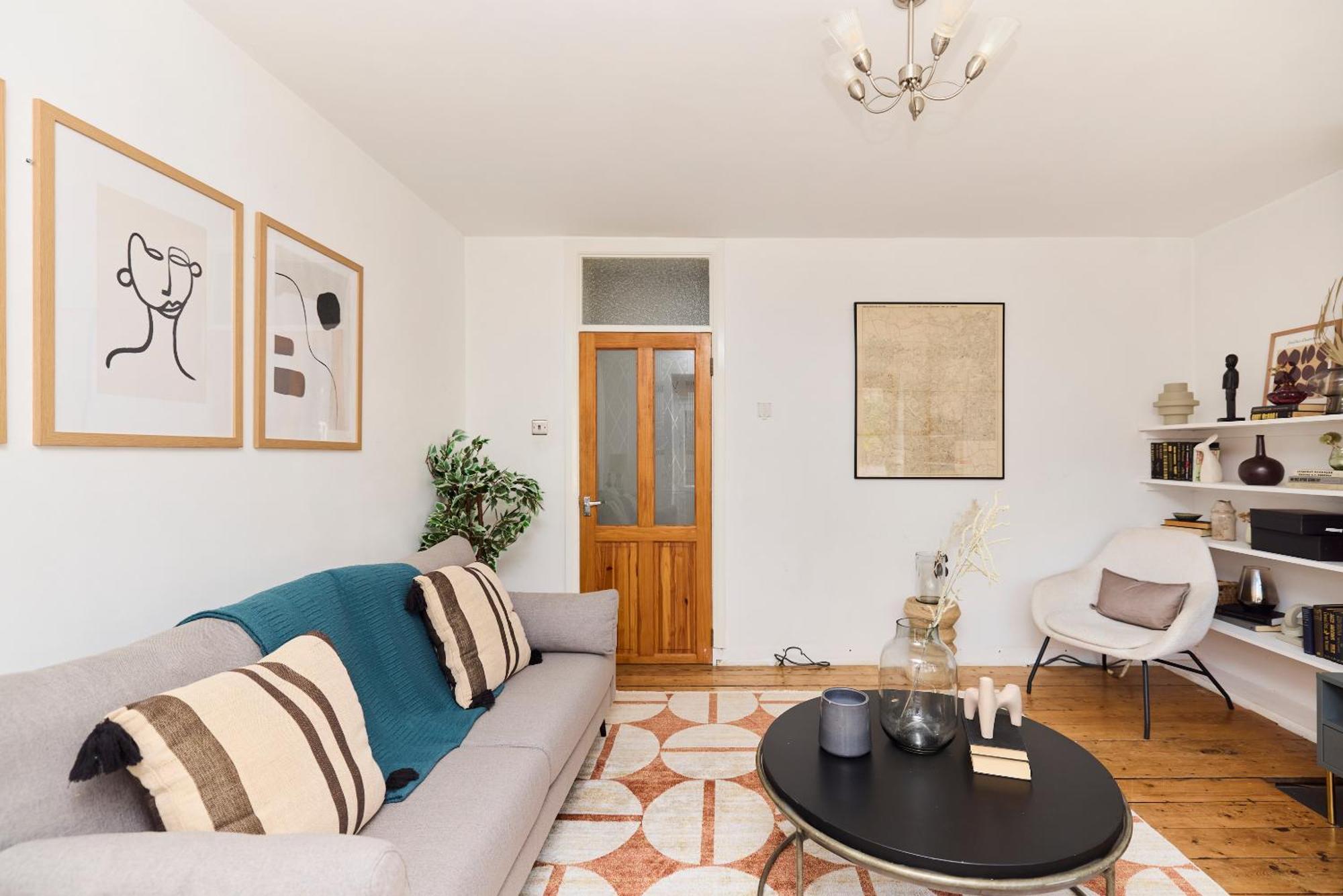 The Holloway Place - Modern 1bdr Flat With Balcony London