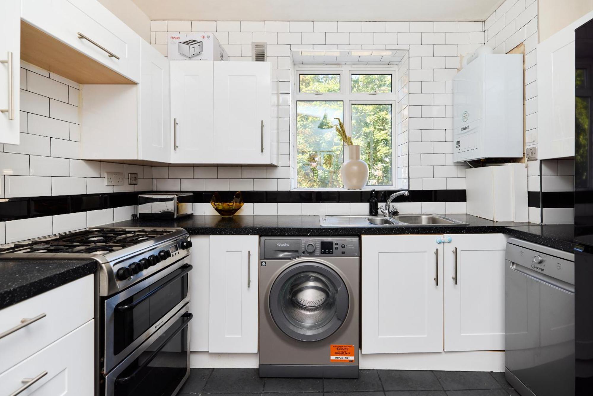 The Holloway Place - Modern 1bdr Flat With Balcony * London