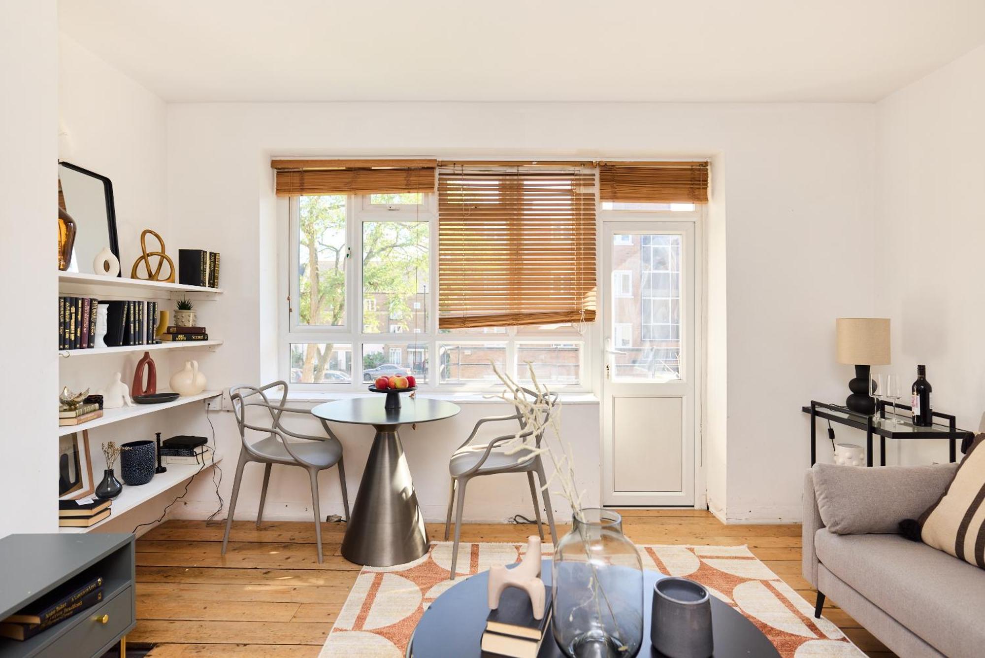 The Holloway Place - Modern 1bdr Flat With Balcony Apartment