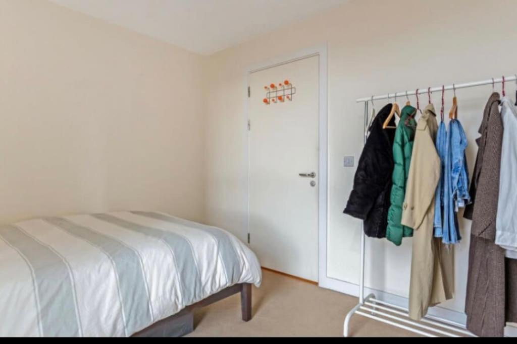 Large One Bedroom With Balcony Apartamento