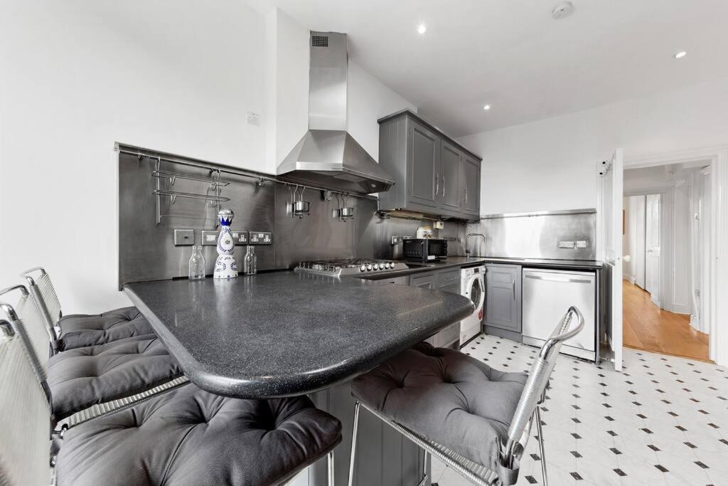 Apartamento Spacious Sleep 11 With Terrace In Earls Court Ec99