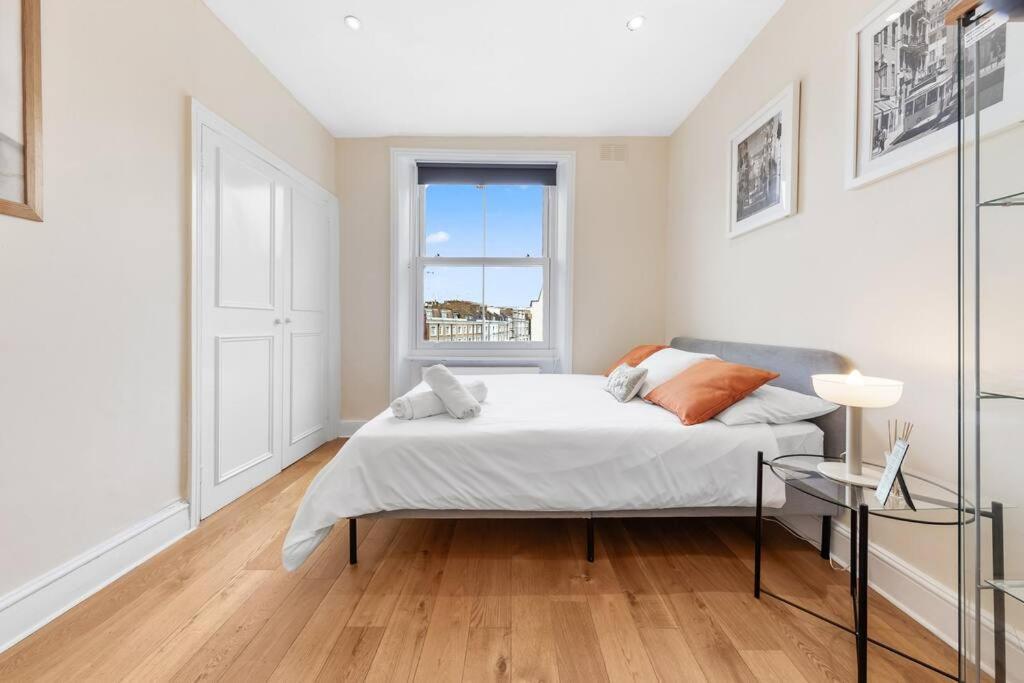 Apartment Spacious Sleep 11 With Terrace In Earls Court Ec99