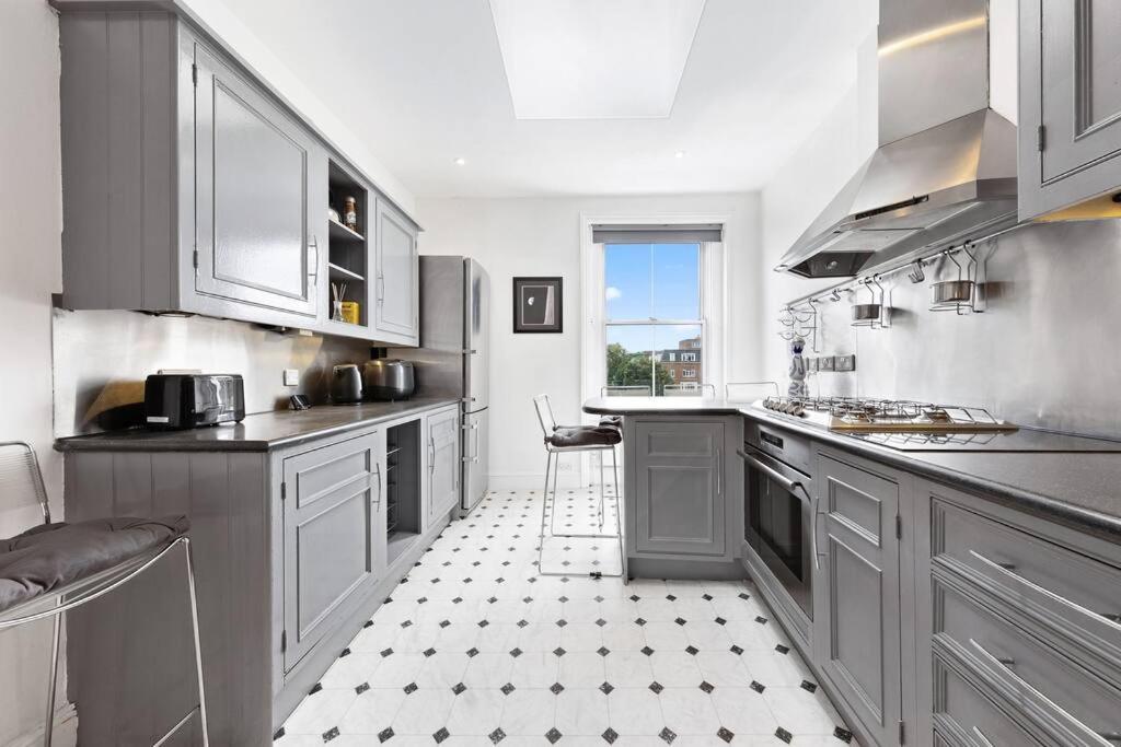 Spacious Sleep 11 With Terrace In Earls Court Ec99 Apartamento Londres