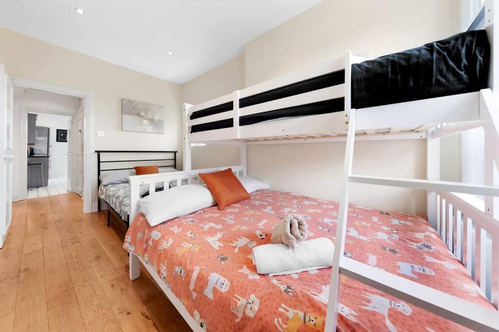 Spacious Sleep 11 With Terrace In Earls Court Ec99 Apartamento *