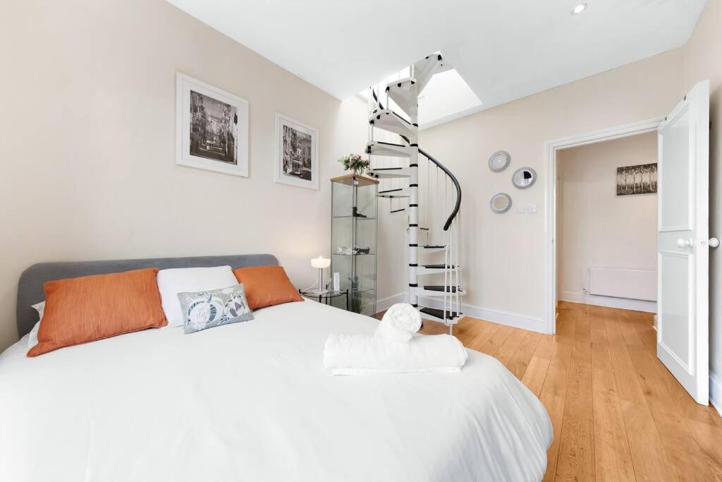 Apartment Spacious Sleep 11 With Terrace In Earls Court Ec99 *