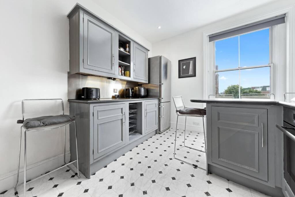Apartamento Spacious Sleep 11 With Terrace In Earls Court Ec99