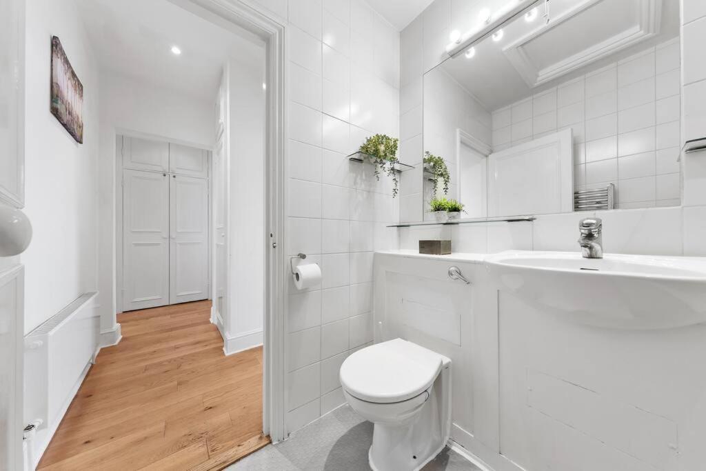 Spacious Sleep 11 With Terrace In Earls Court Ec99 Apartamento *
