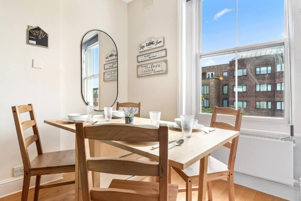 Apartment Spacious Sleep 11 With Terrace In Earls Court Ec99 London