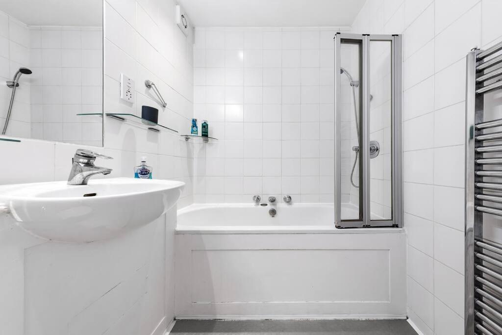 Spacious Sleep 11 With Terrace In Earls Court Ec99 Apartamento