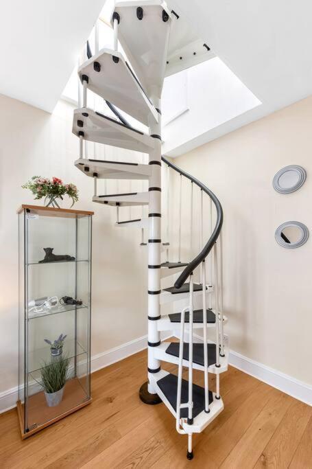 Spacious Sleep 11 With Terrace In Earls Court Ec99 Apartamento Londres
