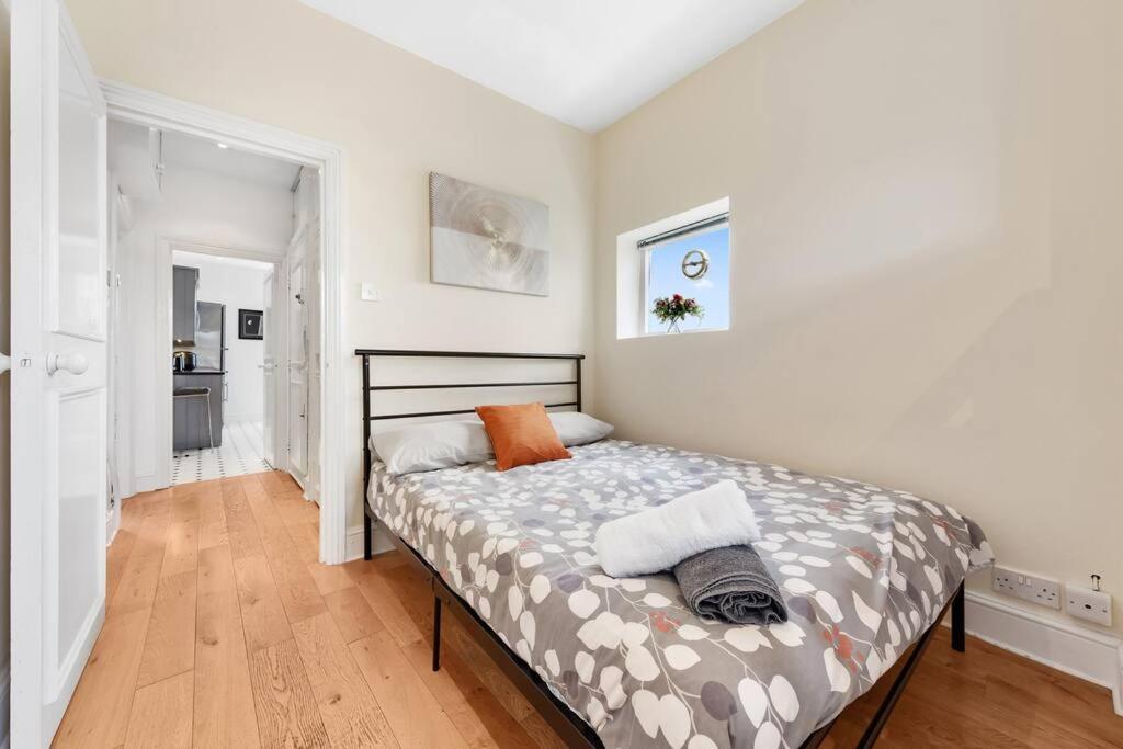 Apartamento Spacious Sleep 11 With Terrace In Earls Court Ec99 Londres