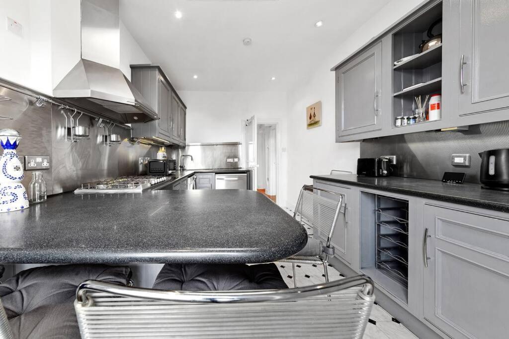 Apartamento Spacious Sleep 11 With Terrace In Earls Court Ec99