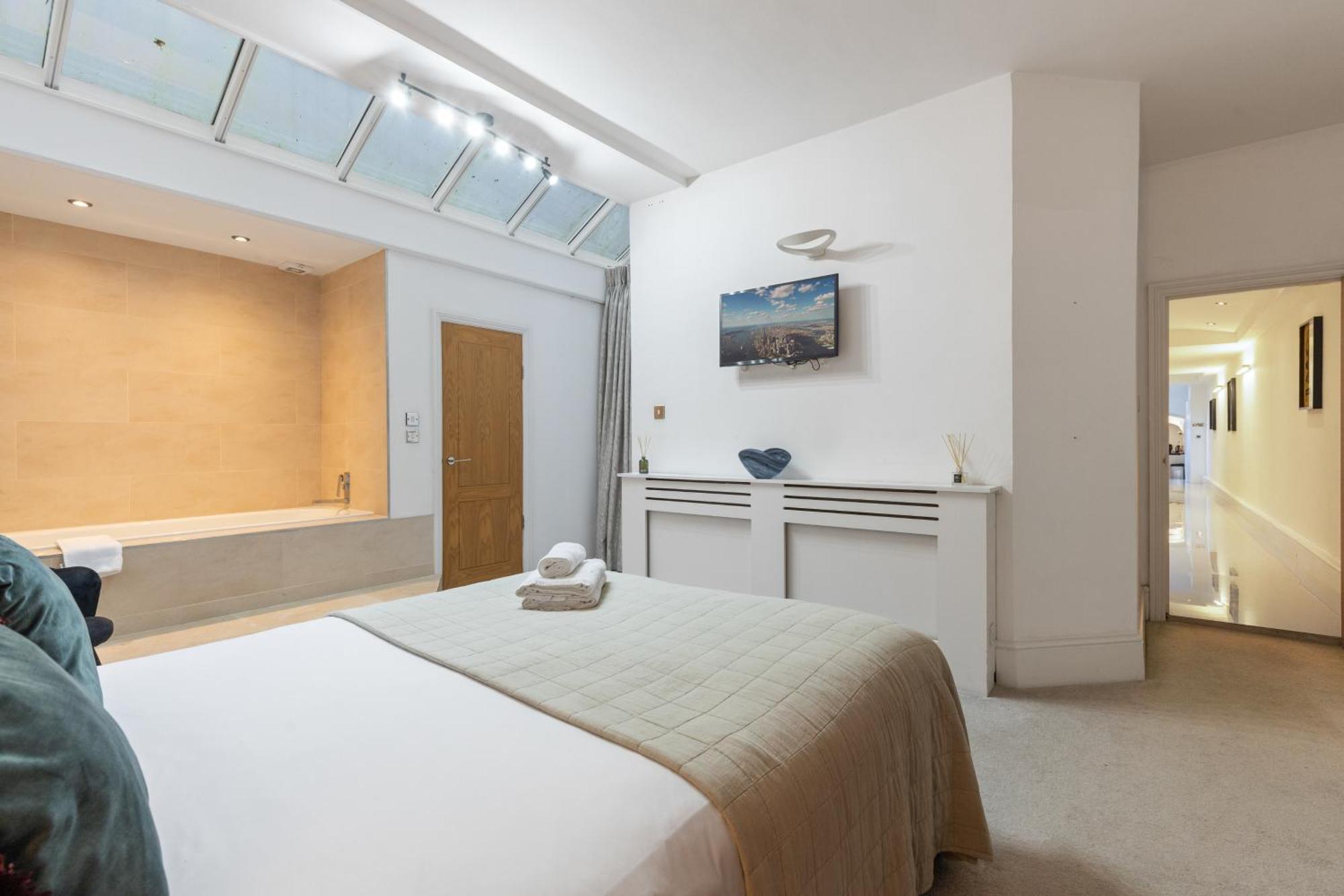 Heavenly Stays, Kensington, Luxurious 3-bd Oasis *