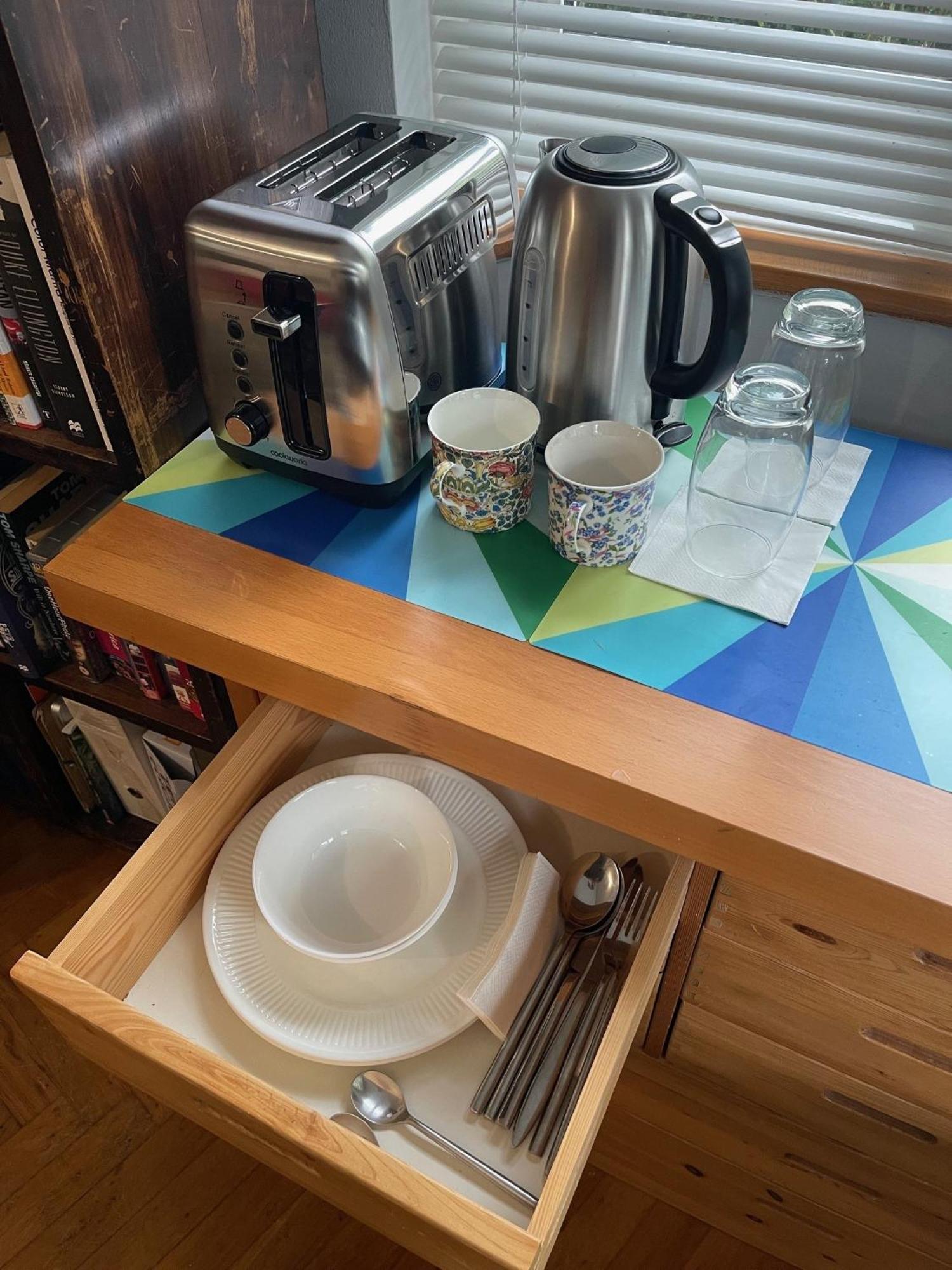Large Double Bedroom 10 Minutes To Guest house London