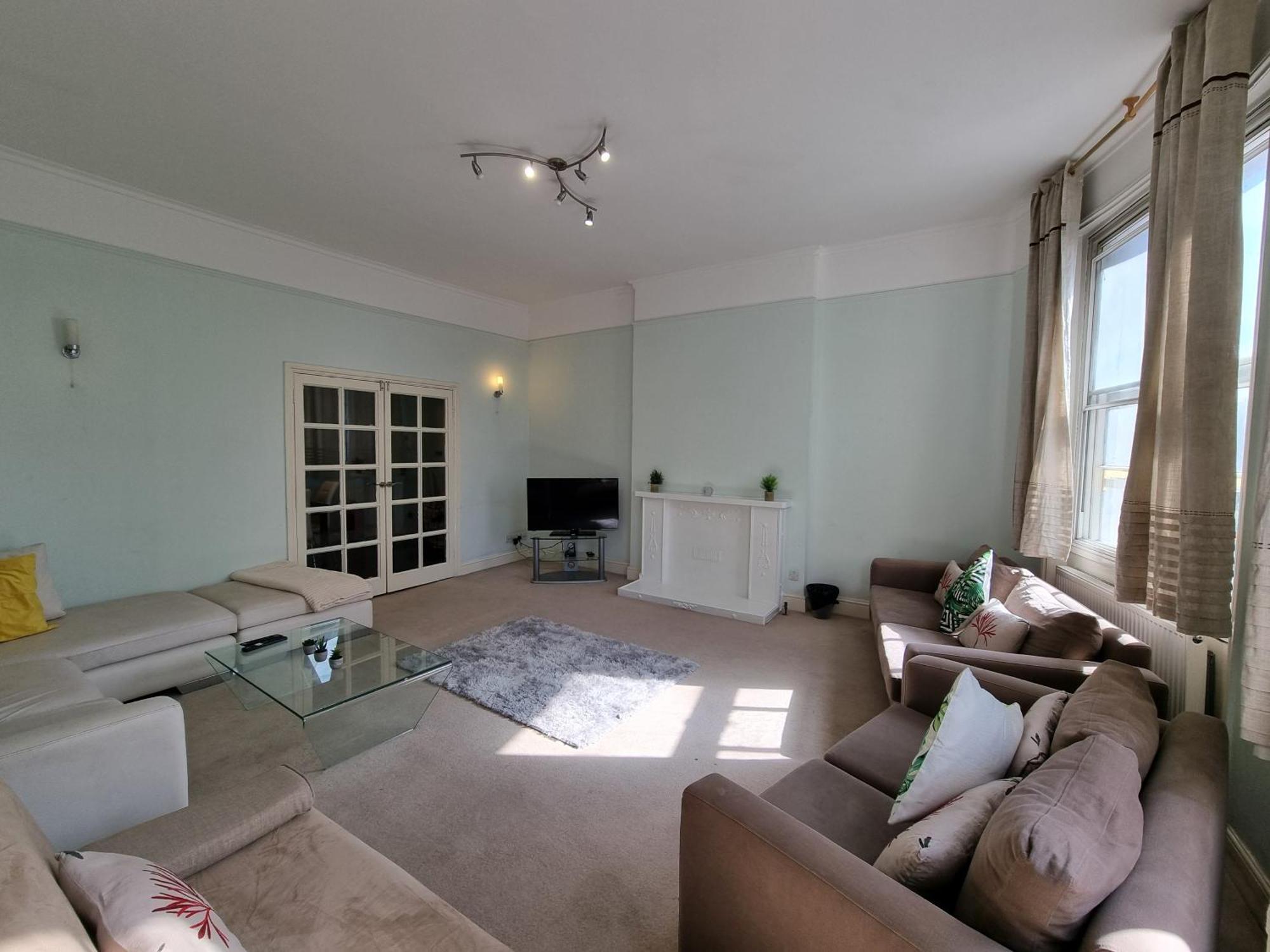 Budget Spacious Flat Fits 5 People In W2 * Londen