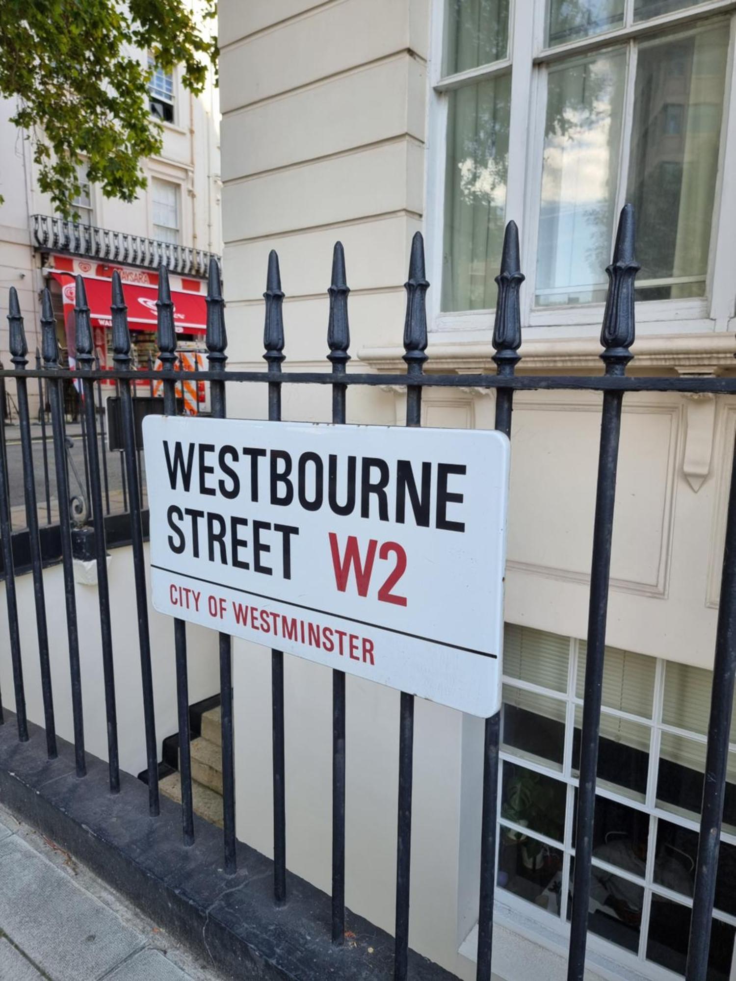 Budget Spacious Flat Fits 5 People In W2 Londen
