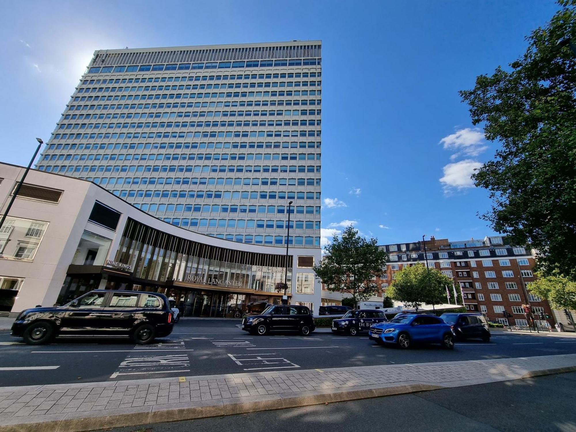 Budget Spacious Flat Fits 5 People In W2 Appartement Londen