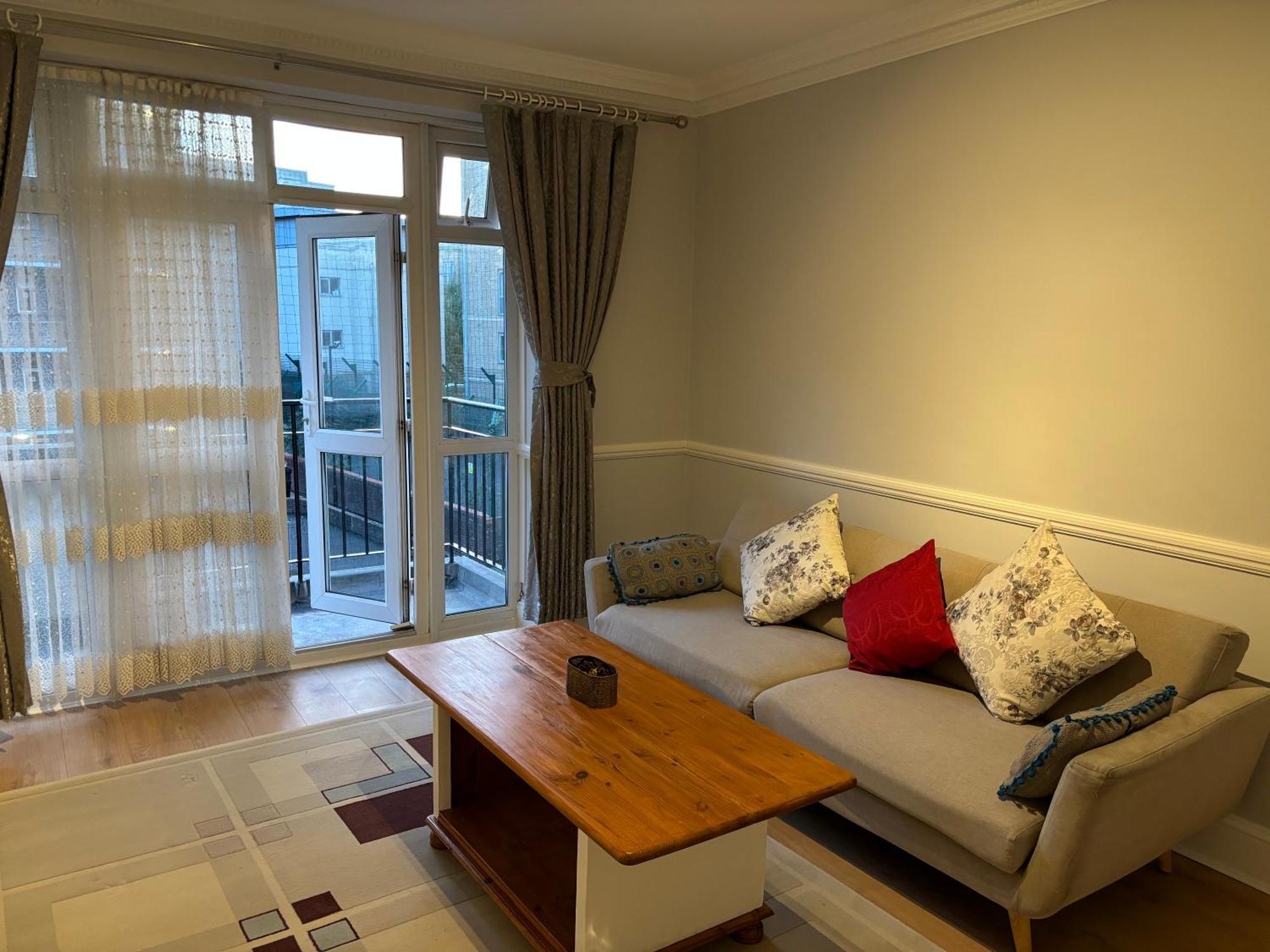 Bright 2 Bedroom Flat Close To Centre Apartment *