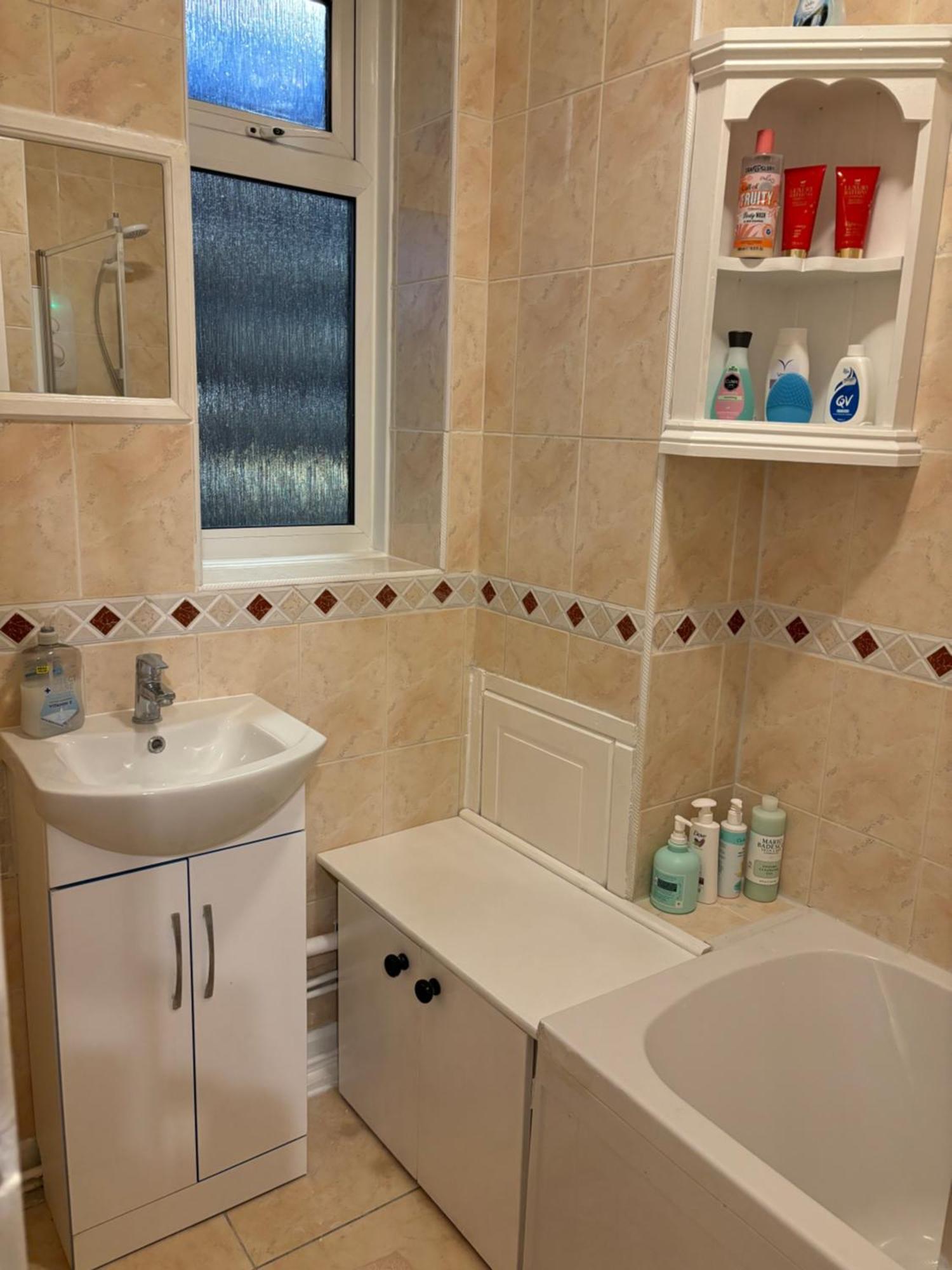 Bright 2 Bedroom Flat Close To Centre * London