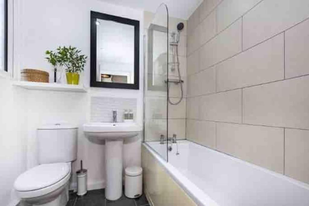 Long - Stylish And Cool Flat *