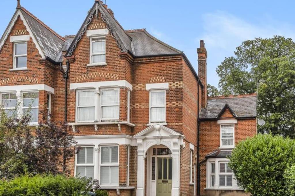 Long - Stylish And Cool Flat * London
