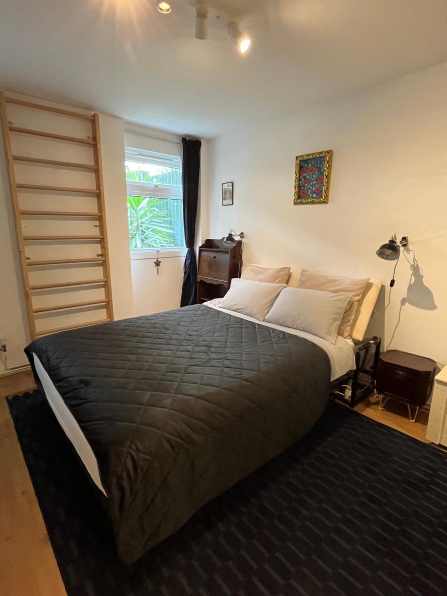 Cozy 1-br Garden Flat For Up To 4 In East Leilighet *