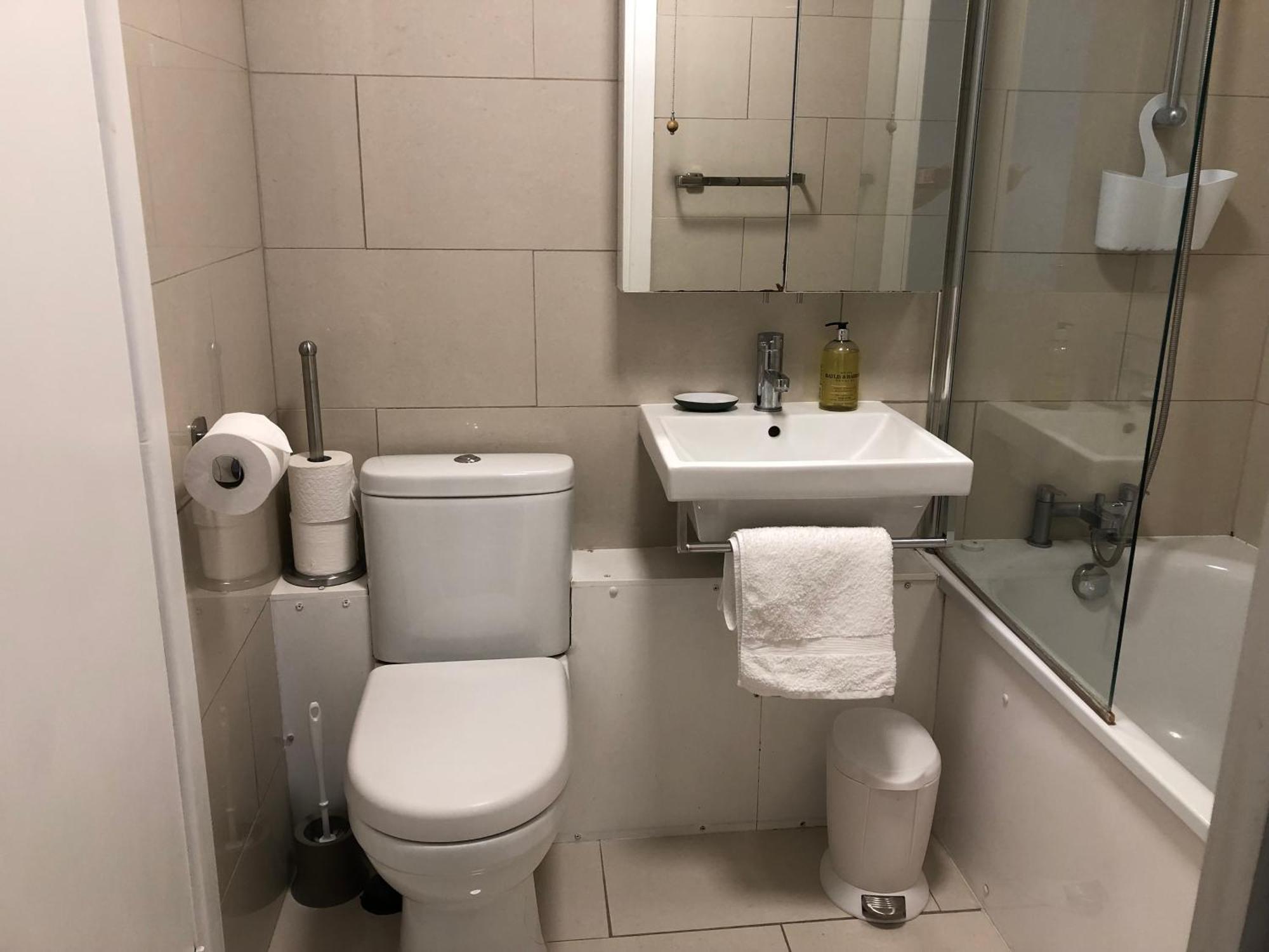 Cosy Kings Cross Apartment, London, Just 8 Mins Walk To Kings Cross St Pancras Station London