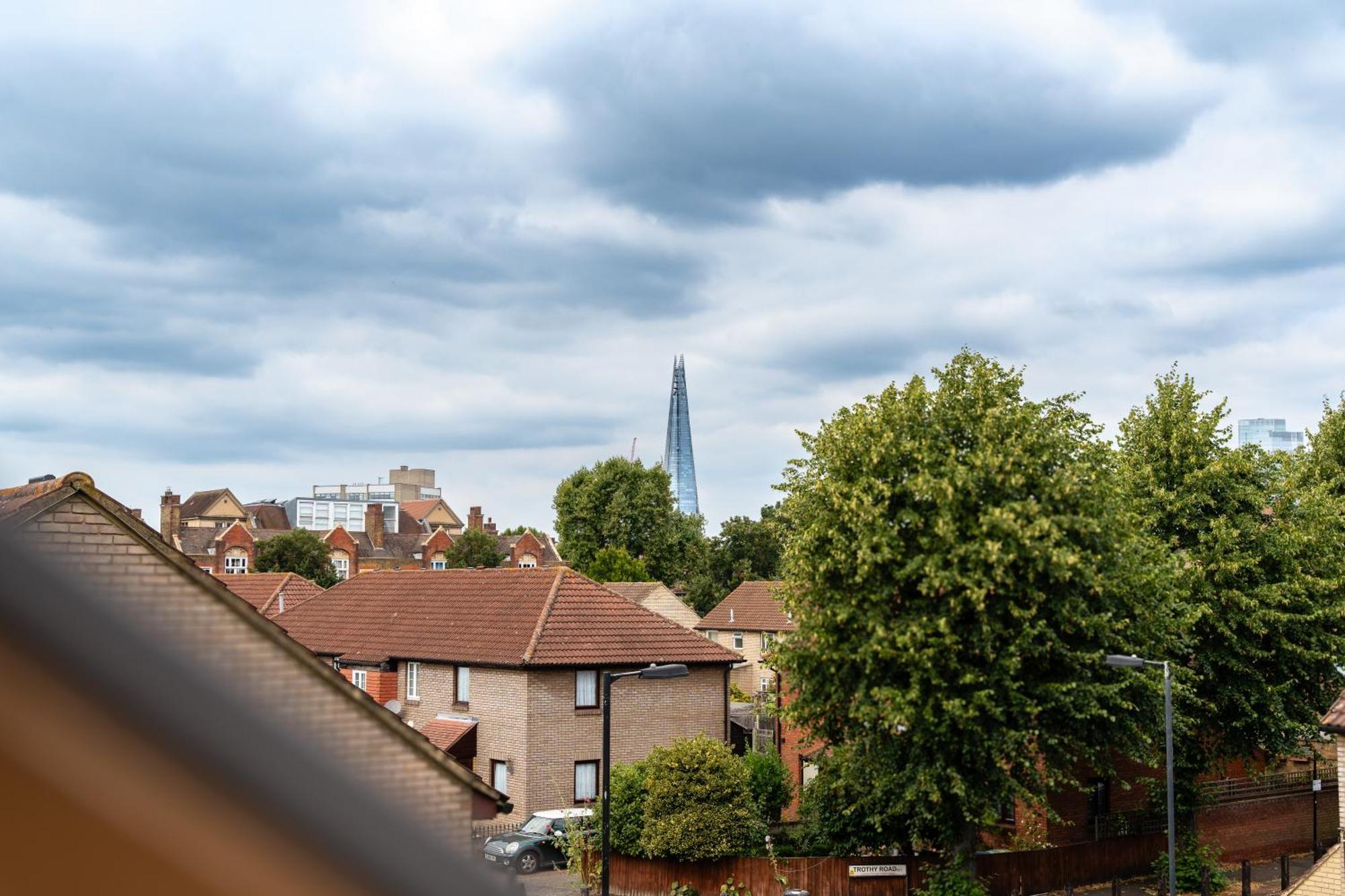 Shard View 3 Bed Entire Ferienhaus *