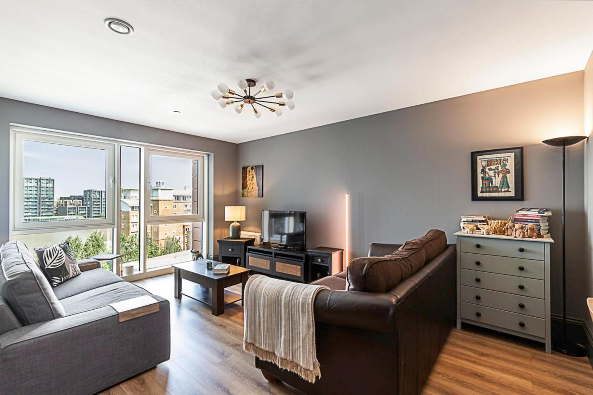 Riverside Escape With Breathtaking Thames Views London