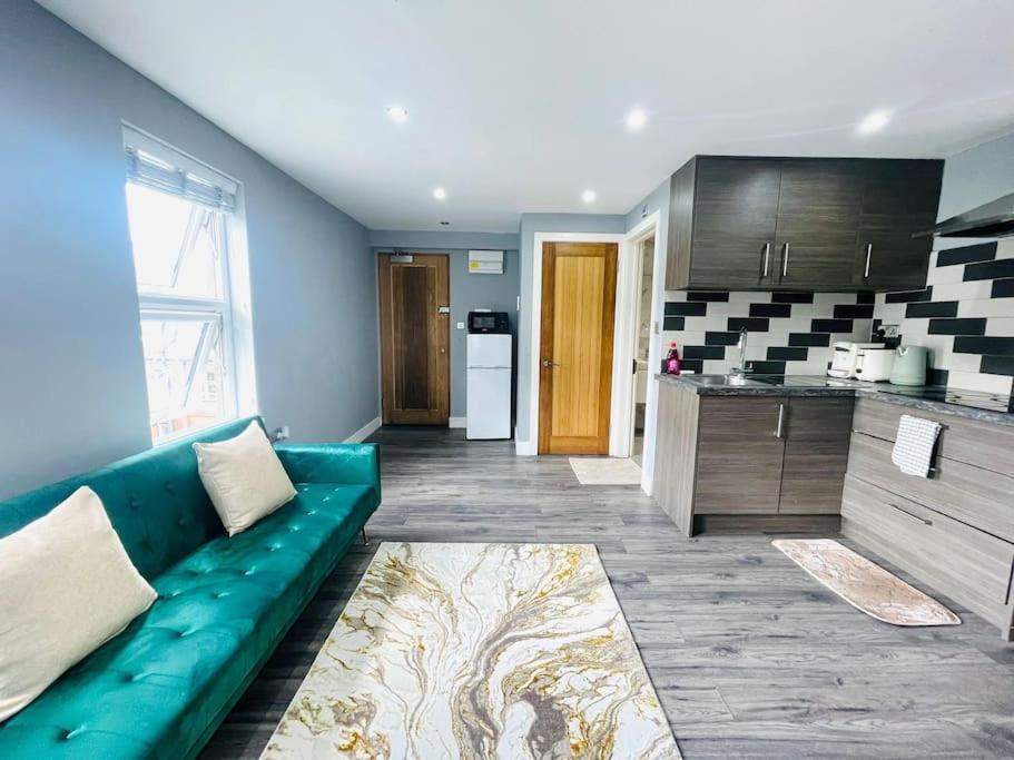 Bright Flat Near To Tower Bridge London