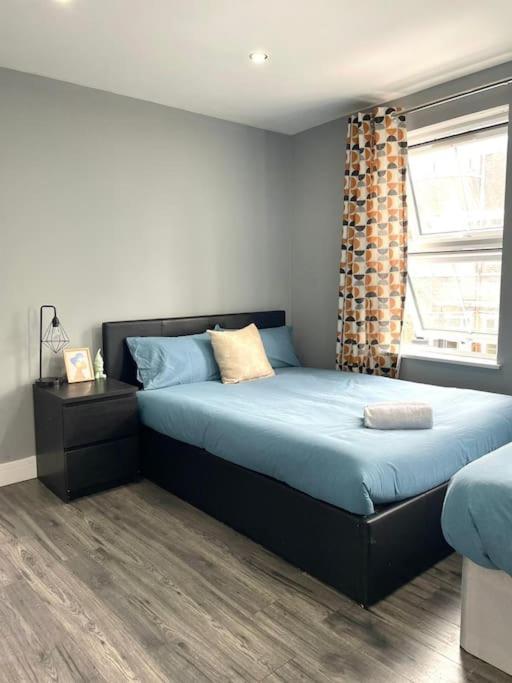 Bright Flat Near To Tower Bridge * London