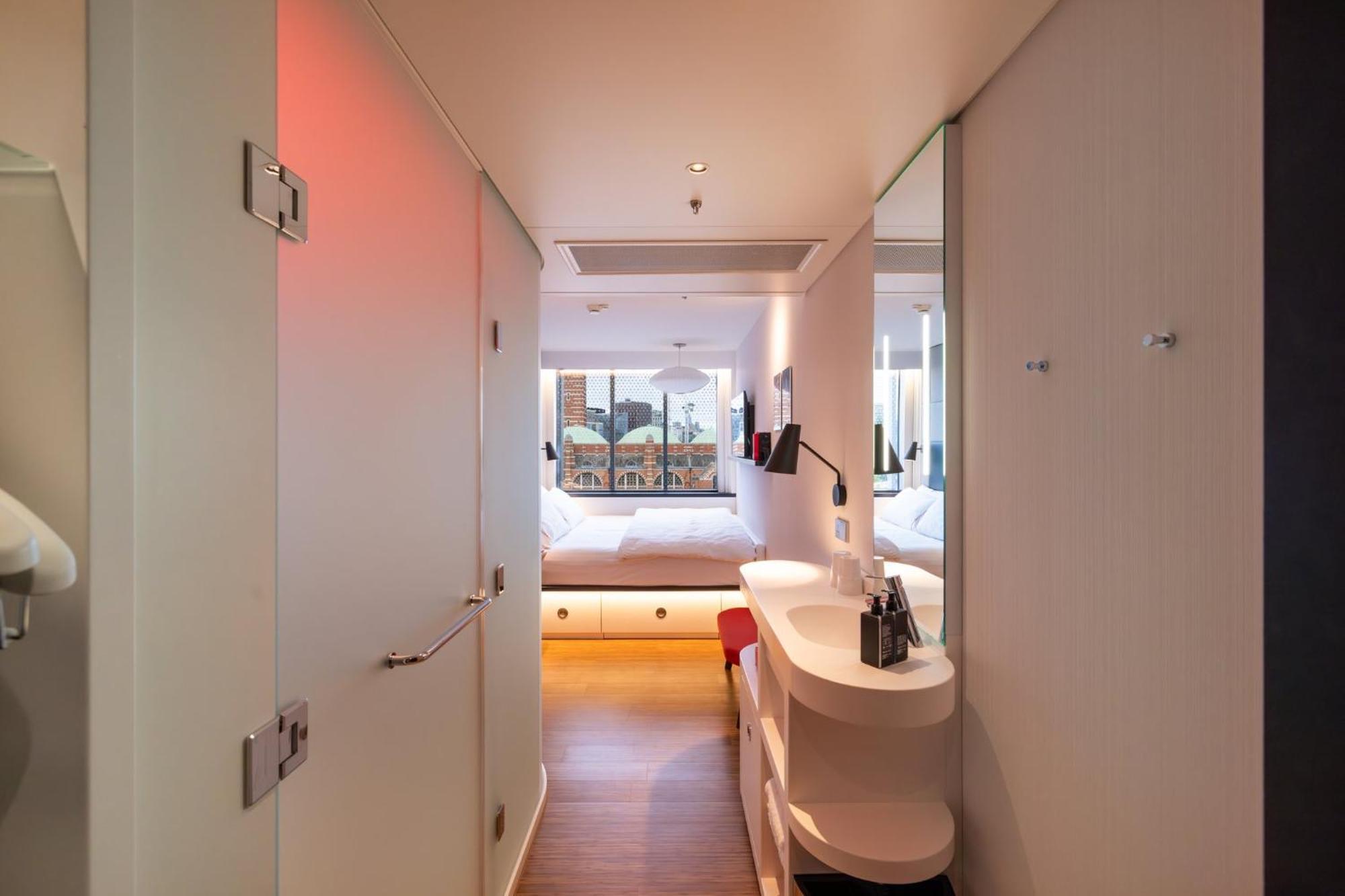 Hotel Citizenm Victoria Station 4*