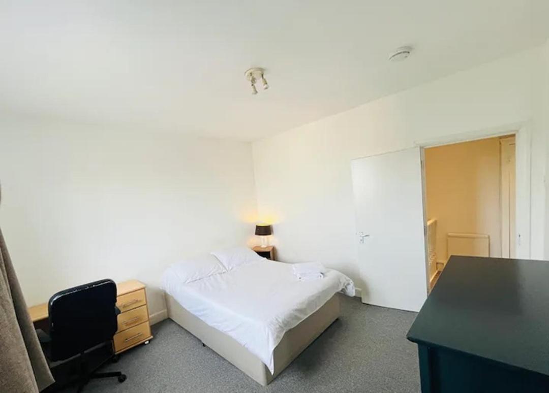 Spacious 3 Bed Flat In Greenwich London