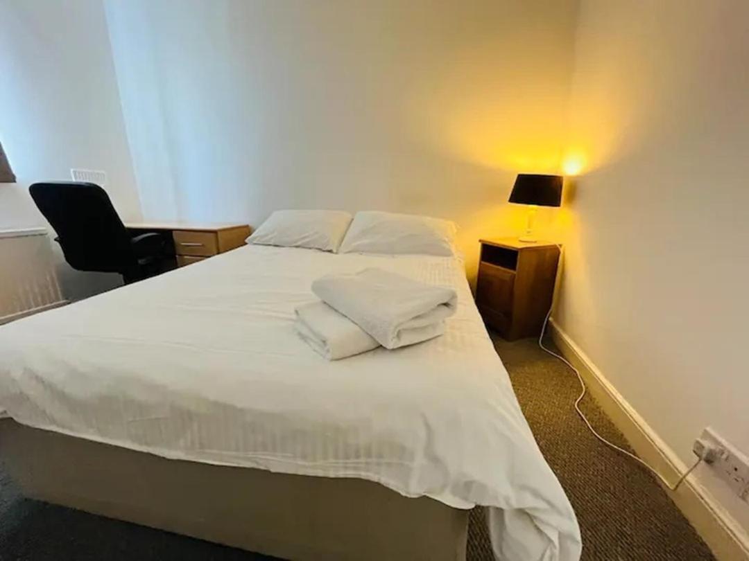 Spacious 3 Bed Flat In Greenwich Apartment