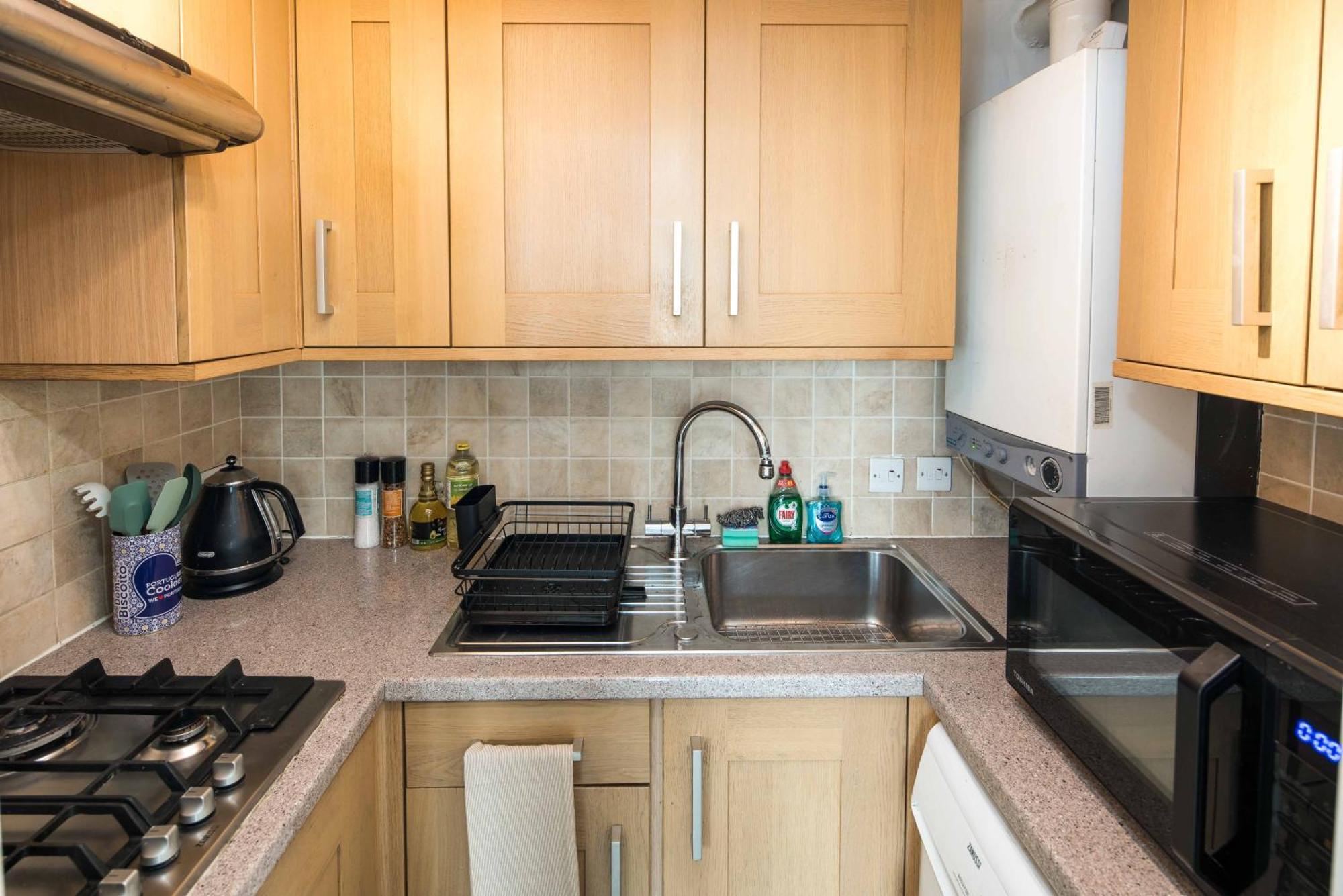 Apartment High-ceiling Gorgerous Victorian Flat With Private Garden - 3 Mins To Hyde Park, Kensington Palace, 8 Mins Nottinghill, High Street Kensington Station London