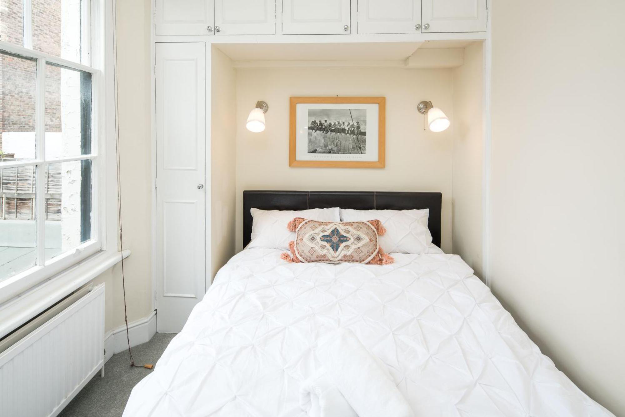 High-ceiling Gorgerous Victorian Flat With Private Garden - 3 Mins To Hyde Park, Kensington Palace, 8 Mins Nottinghill, High Street Kensington Station Apartment
