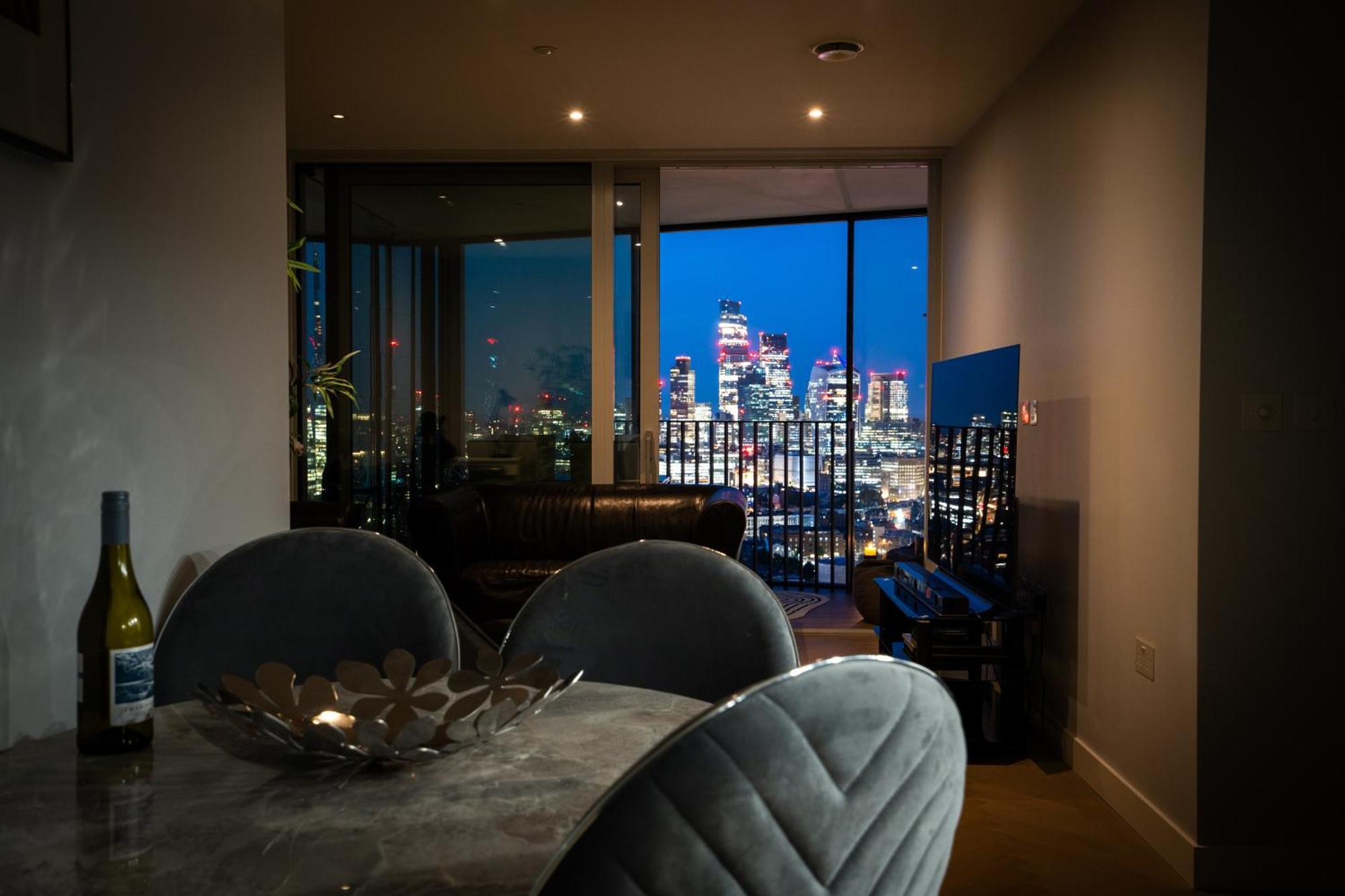 Stunning View Large 1 Bed Apartment *