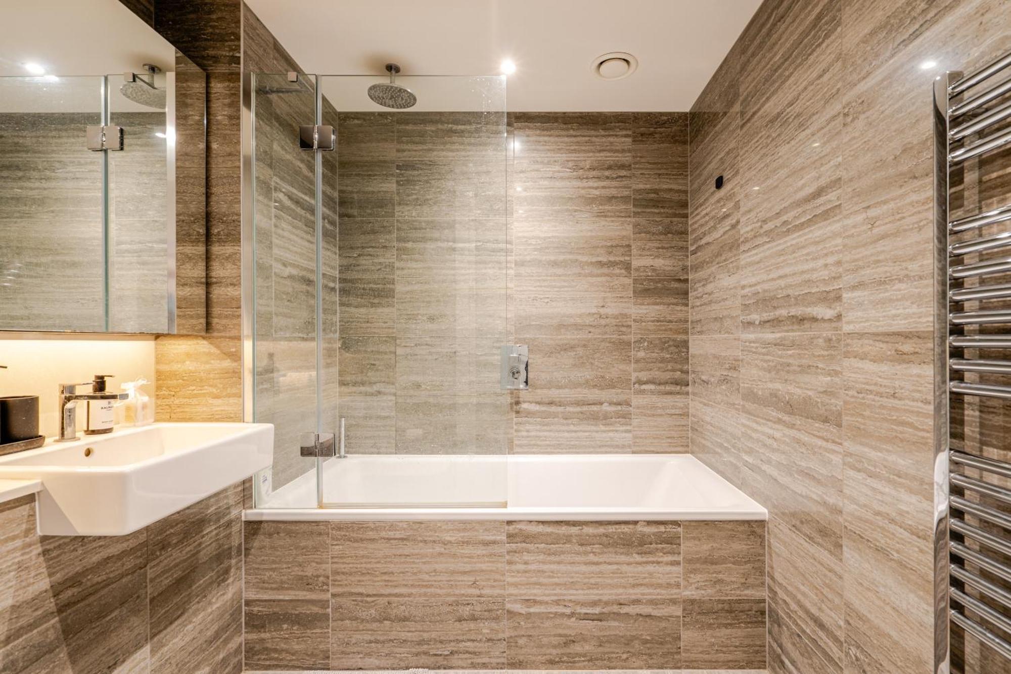 Stunning View Large 1 Bed Apartment London
