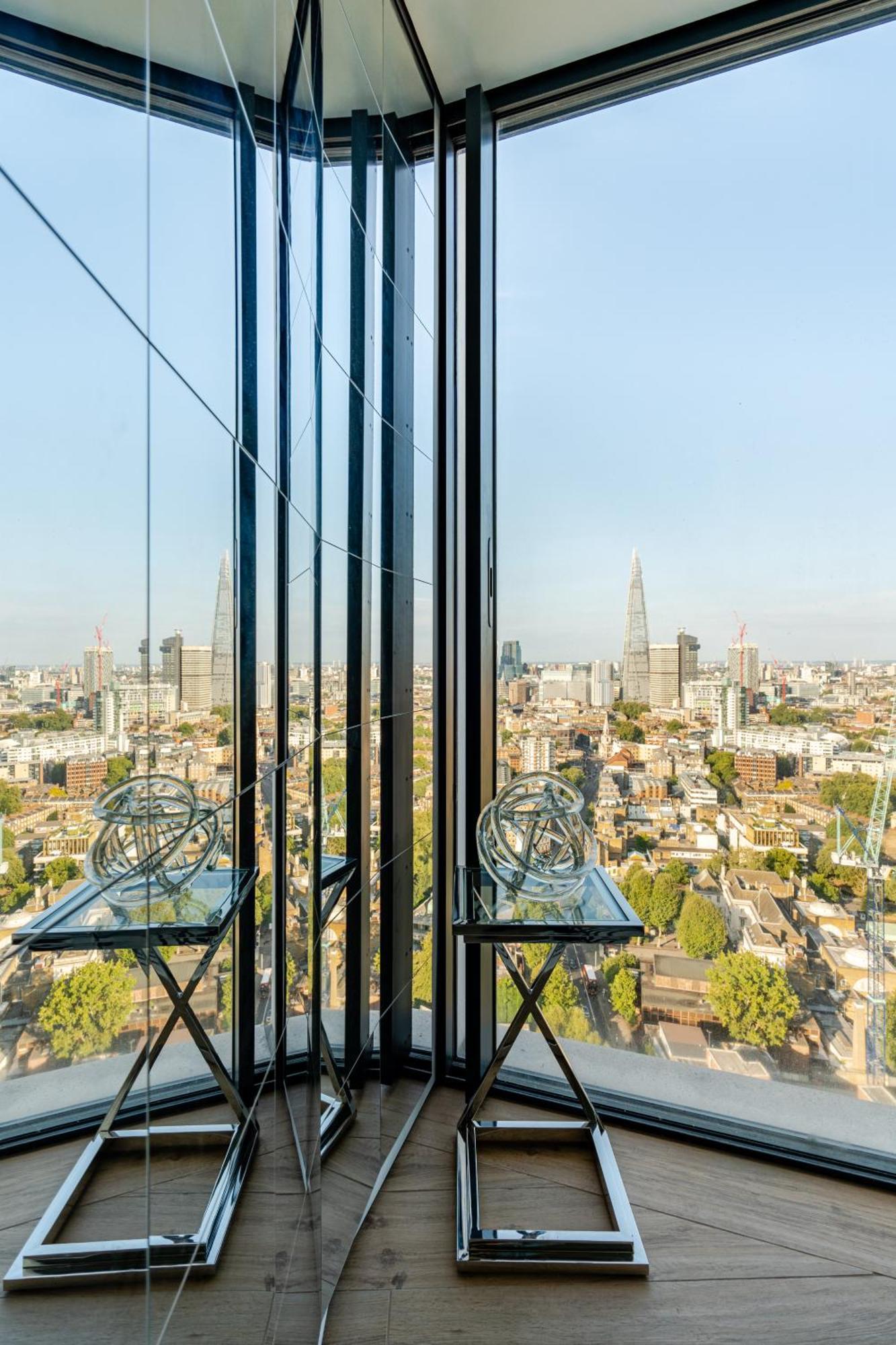 Stunning View Large 1 Bed Apartment London