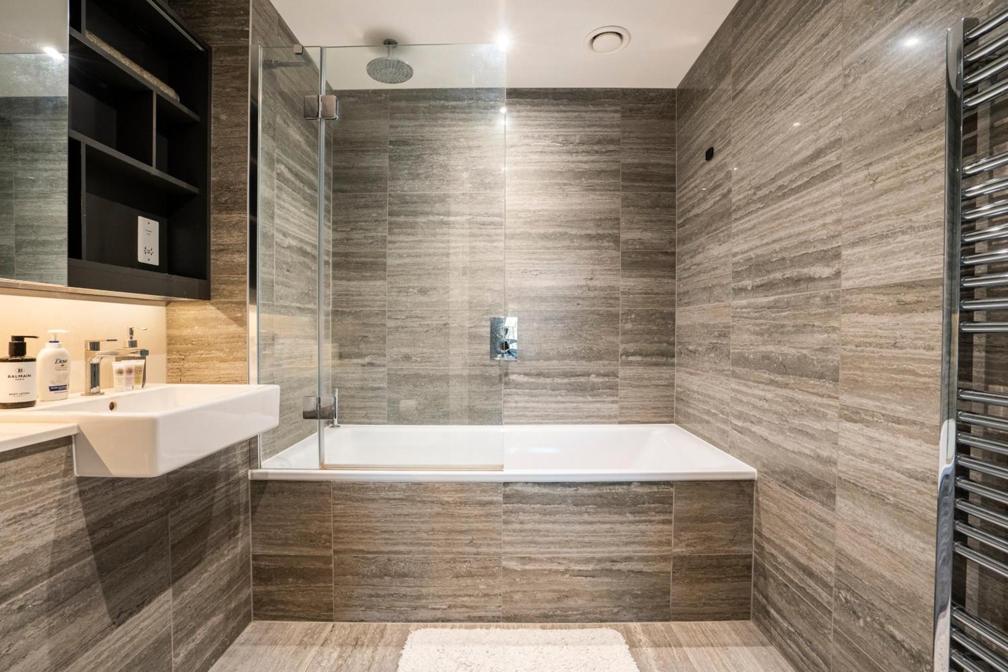 Stunning View Large 1 Bed Apartment *